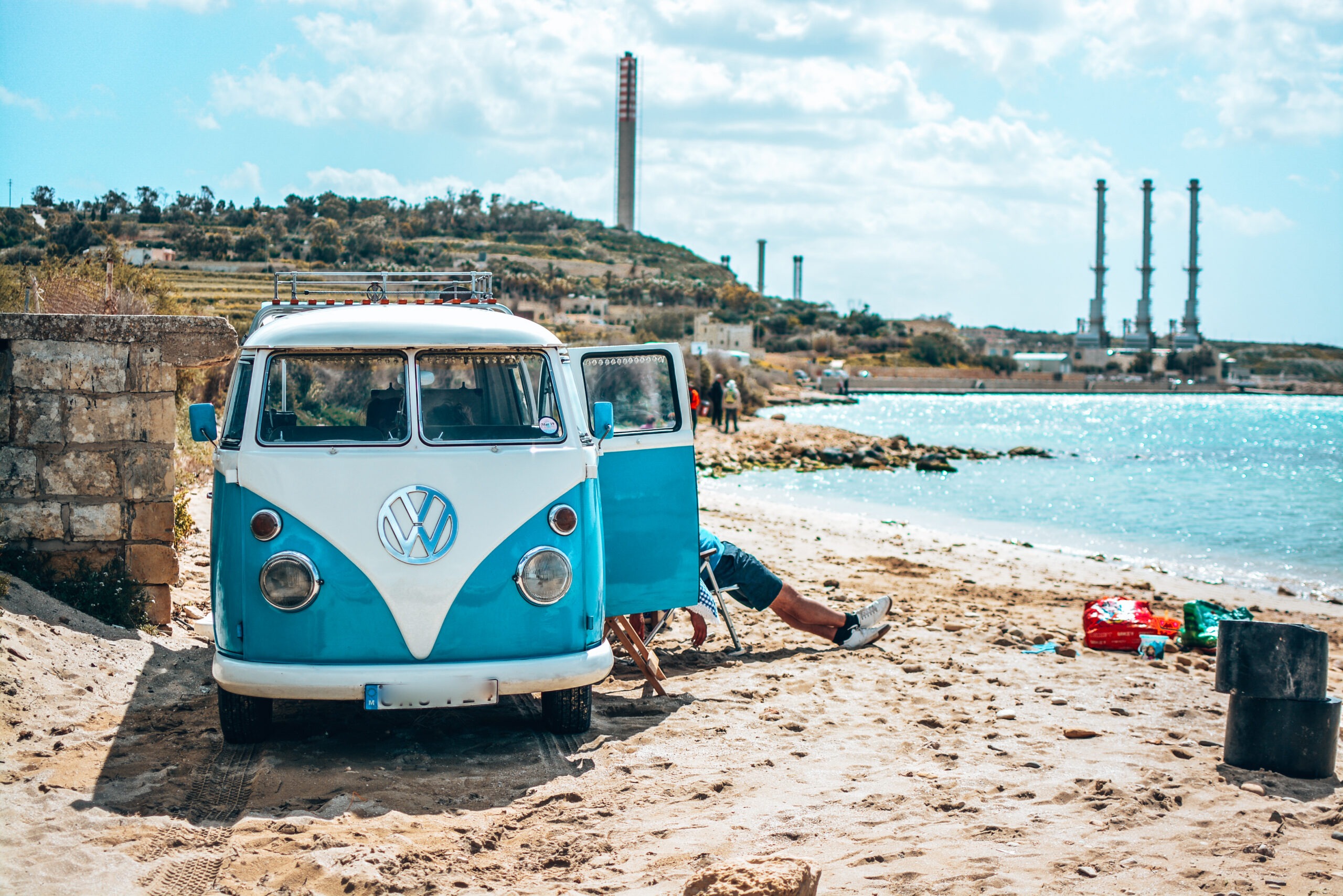 VW Bus am Strand von Malta