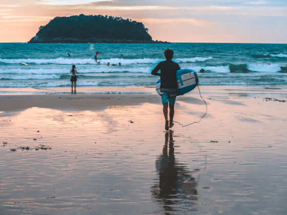 Surfen am Kata Beach