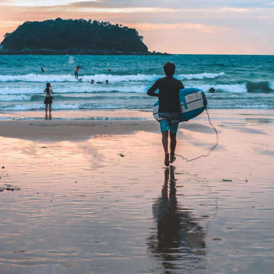 Surfen am Kata Beach