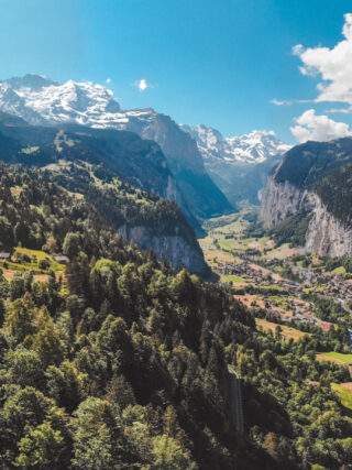 Wengen mit Blick auf das Lauterbrunnen Tal, Schweiz