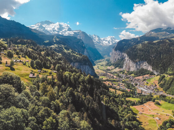 Wengen mit Blick auf das Lauterbrunnen Tal, Schweiz