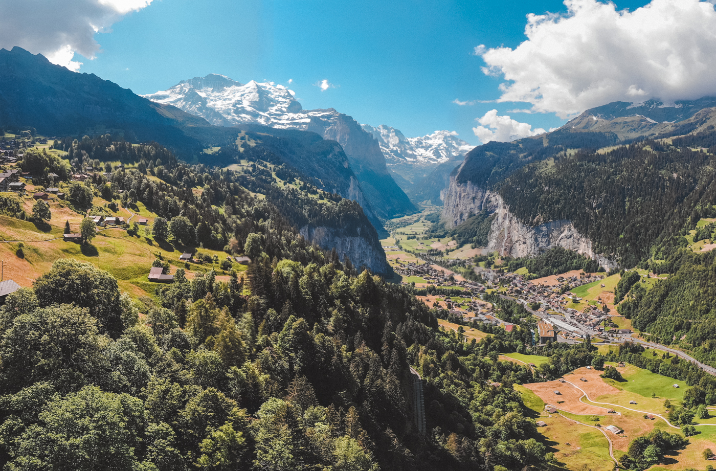 Wengen mit Blick auf das Lauterbrunnen Tal, Schweiz